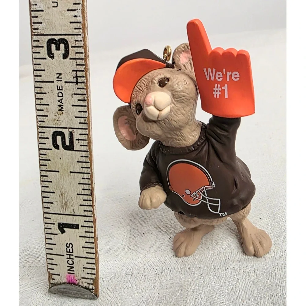 1996 Hallmark Keepsake Ornament NFL Cleveland Browns Mouse Bob Siedler QXI5351